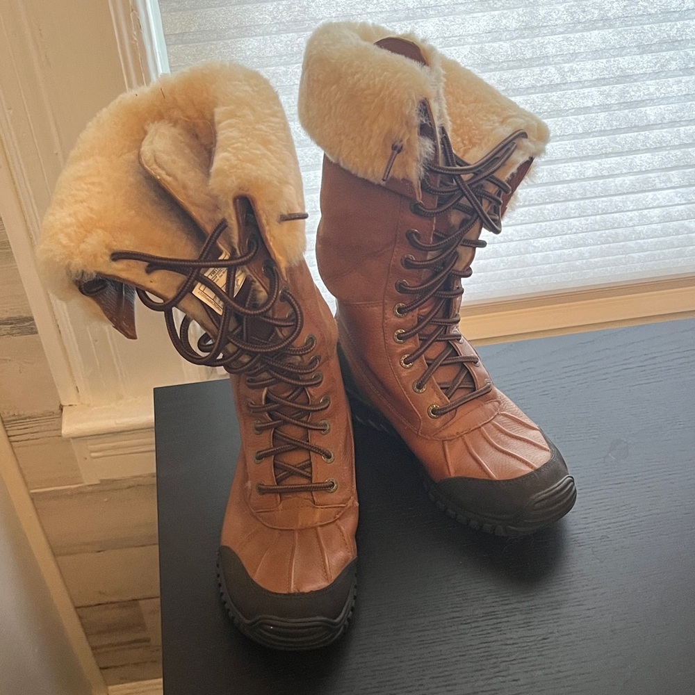 UGG Brown Winter Boots with Cream Fur Lining